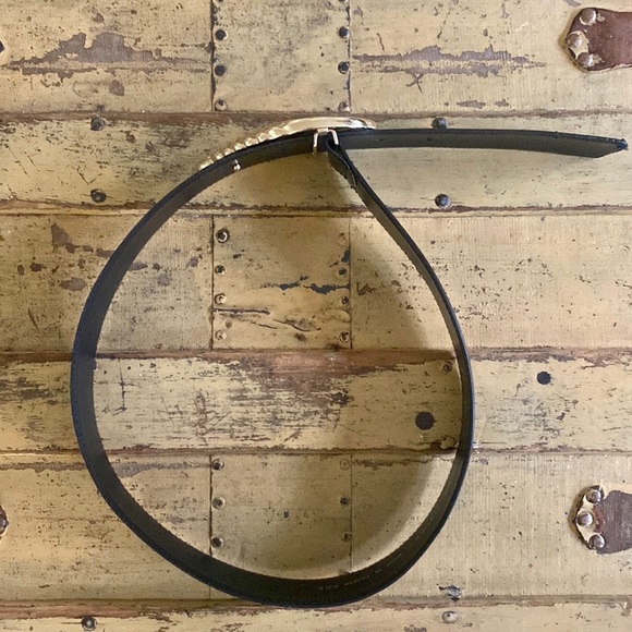 VINTAGE R&R BLACK LEATHER BELT GOLD HARDWARE BUCKLE LEATHER BELT S - Picture 7 of 16